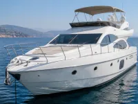 Azimut 53 — 正面