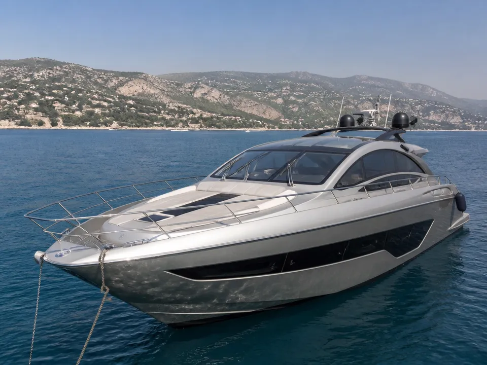 Azimut 68S