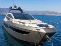 Azimut 68S — vorn
