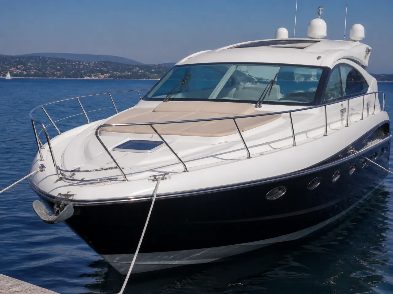 Cranchi Mediterranee 43 — frente