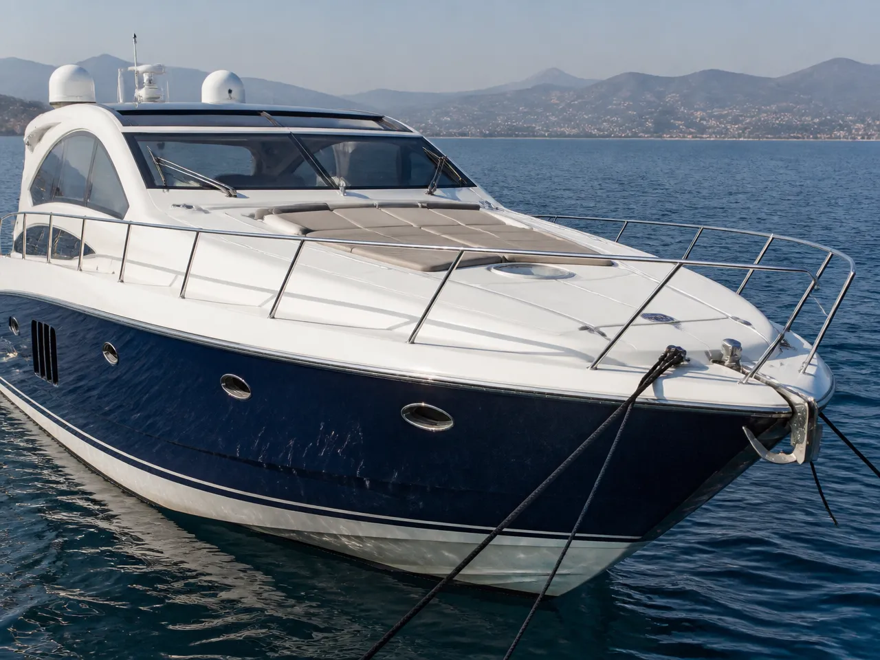 Cranchi Mediterranee 47 — 正面