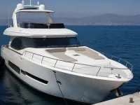 Falcon 80 — anteriore