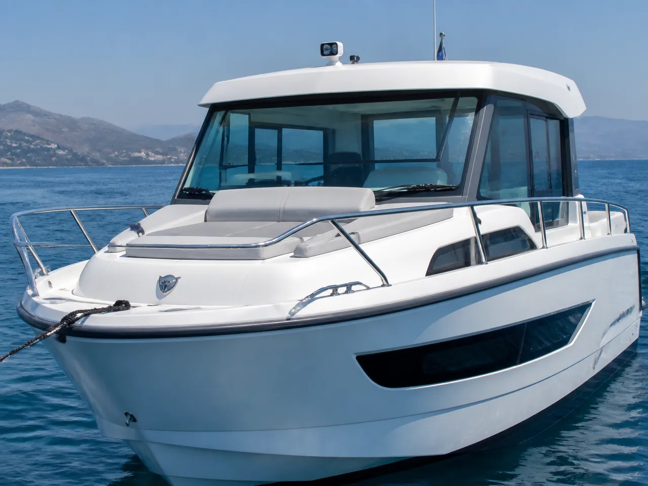 Nuva M11 Cabin — 正面