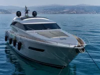 Pershing 65 — frontal