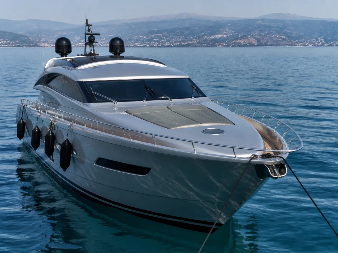 Pershing 65 — vorn