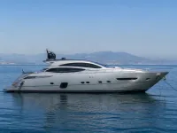 Pershing 65 — lateral