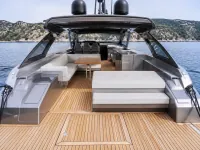 Pershing 65 — detalle
