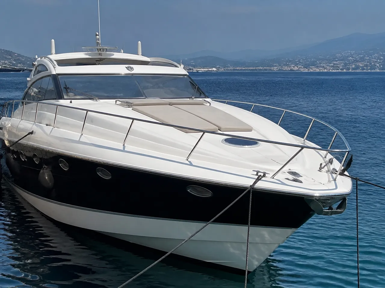 Sunseeker Camargue 50 — спереди