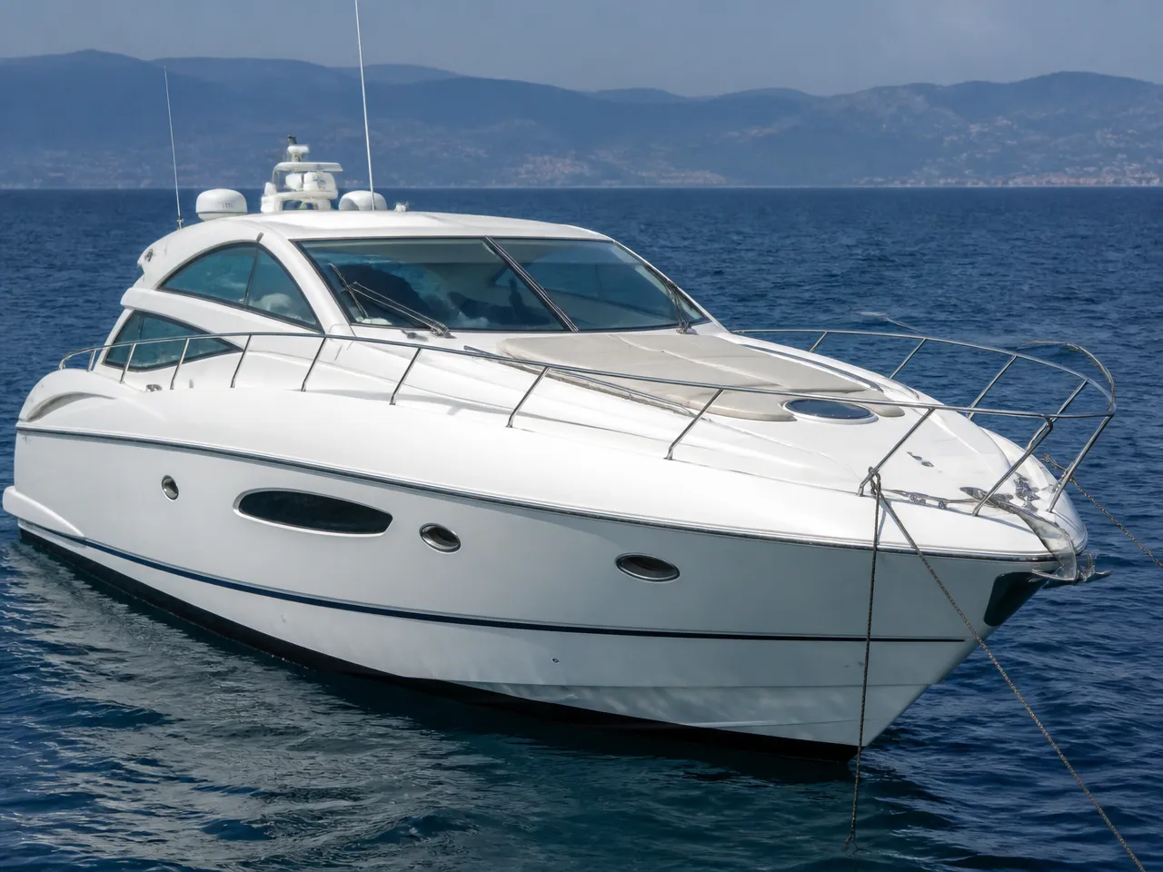 Sunseeker Camargue 51 — спереди