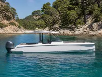 Axopar 28 T-Top — seitlich