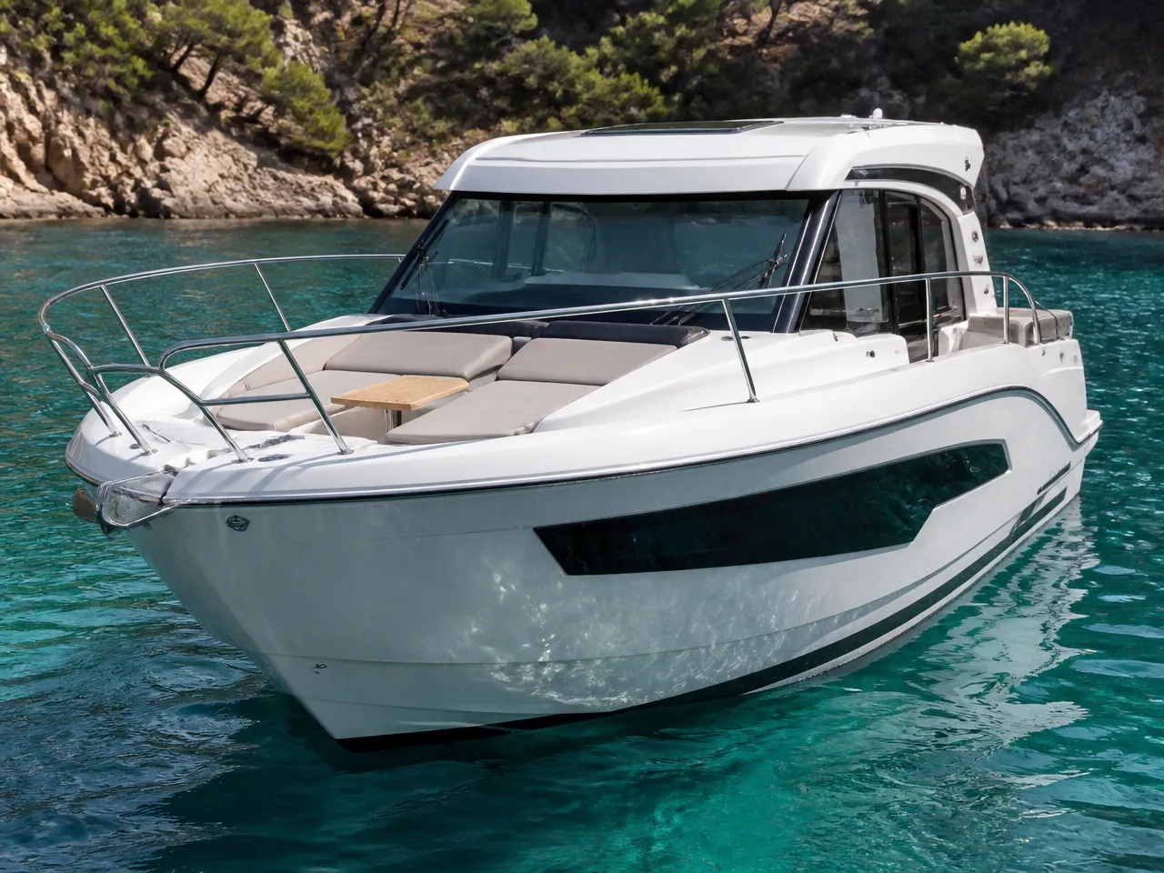 Beneteau Antares 8 OB — vorn
