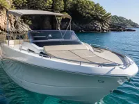 Eolo 590 Open — спереди
