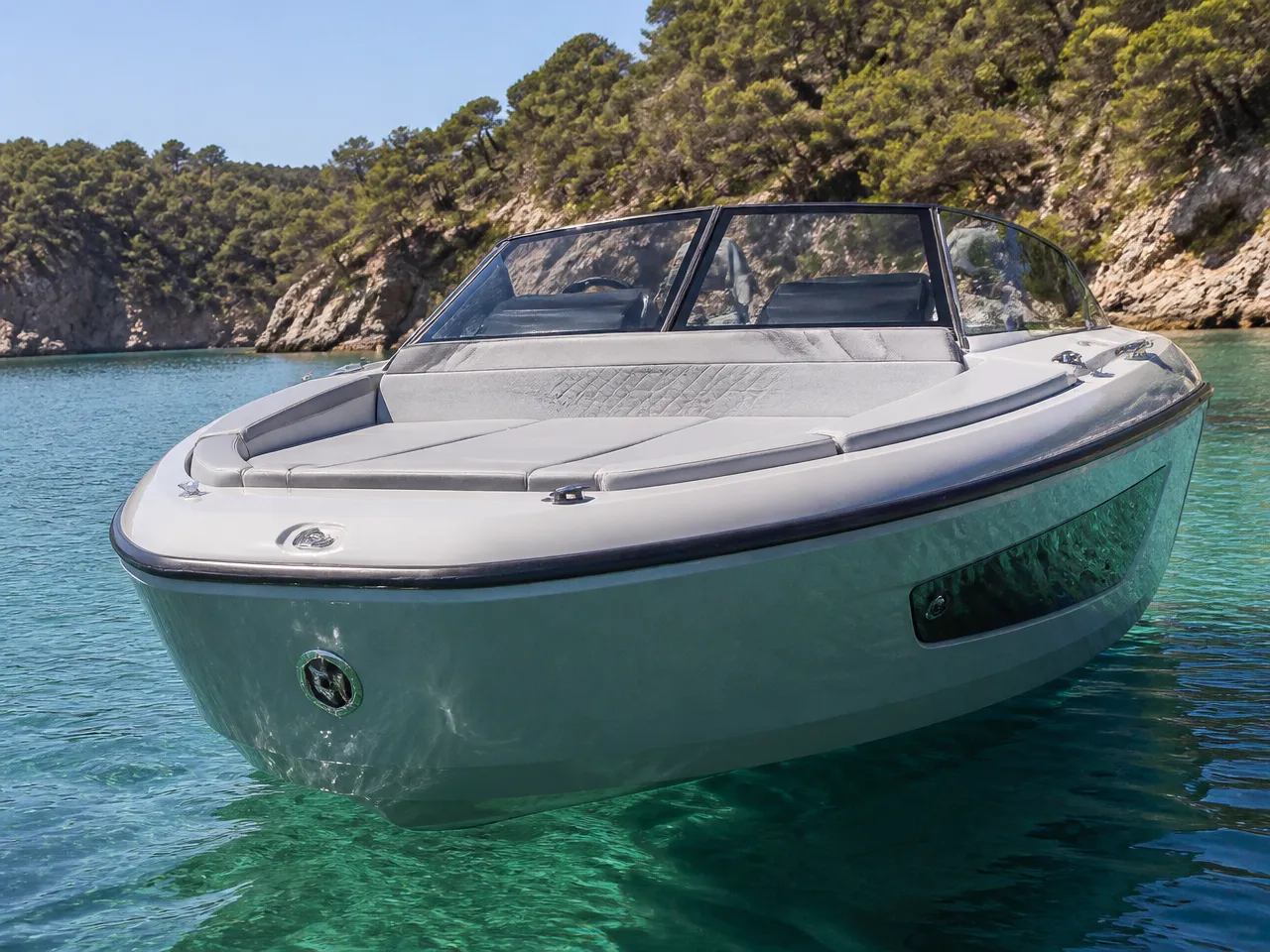 Nuva M6 Open — frontal