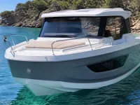 Nuva M8 Cabin — спереди
