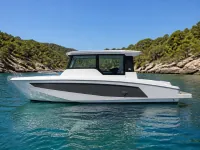 Nuva M8 Cabin — сбоку
