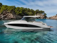 Quicksilver Activ 875 Sundeck — side