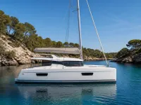 Fountaine Pajot Lucia 40 — seitlich