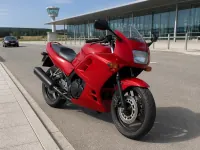 Kawasaki GPZ 600 R — frontal
