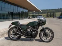 Kawasaki KZ550 Café racer — side