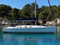 Beneteau First 40.7 — seitlich
