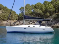Beneteau Oceanis 331 — seitlich