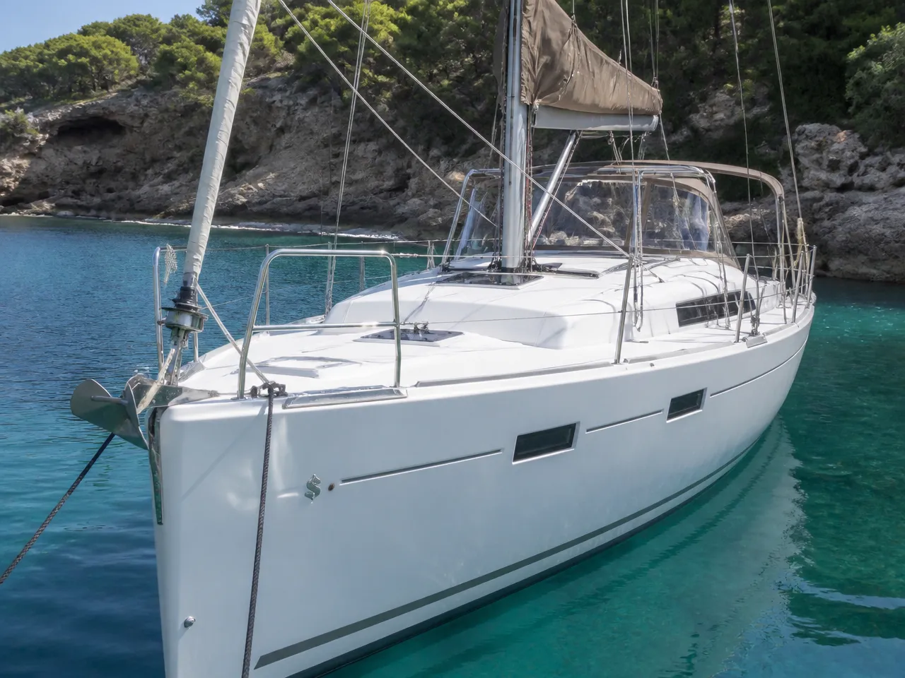 Beneteau Oceanis 34 — frontal