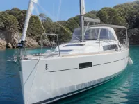 Beneteau Oceanis 38.1 — спереди