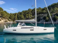 Beneteau Oceanis 40 — lateral