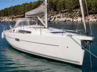 Dufour 40 — front
