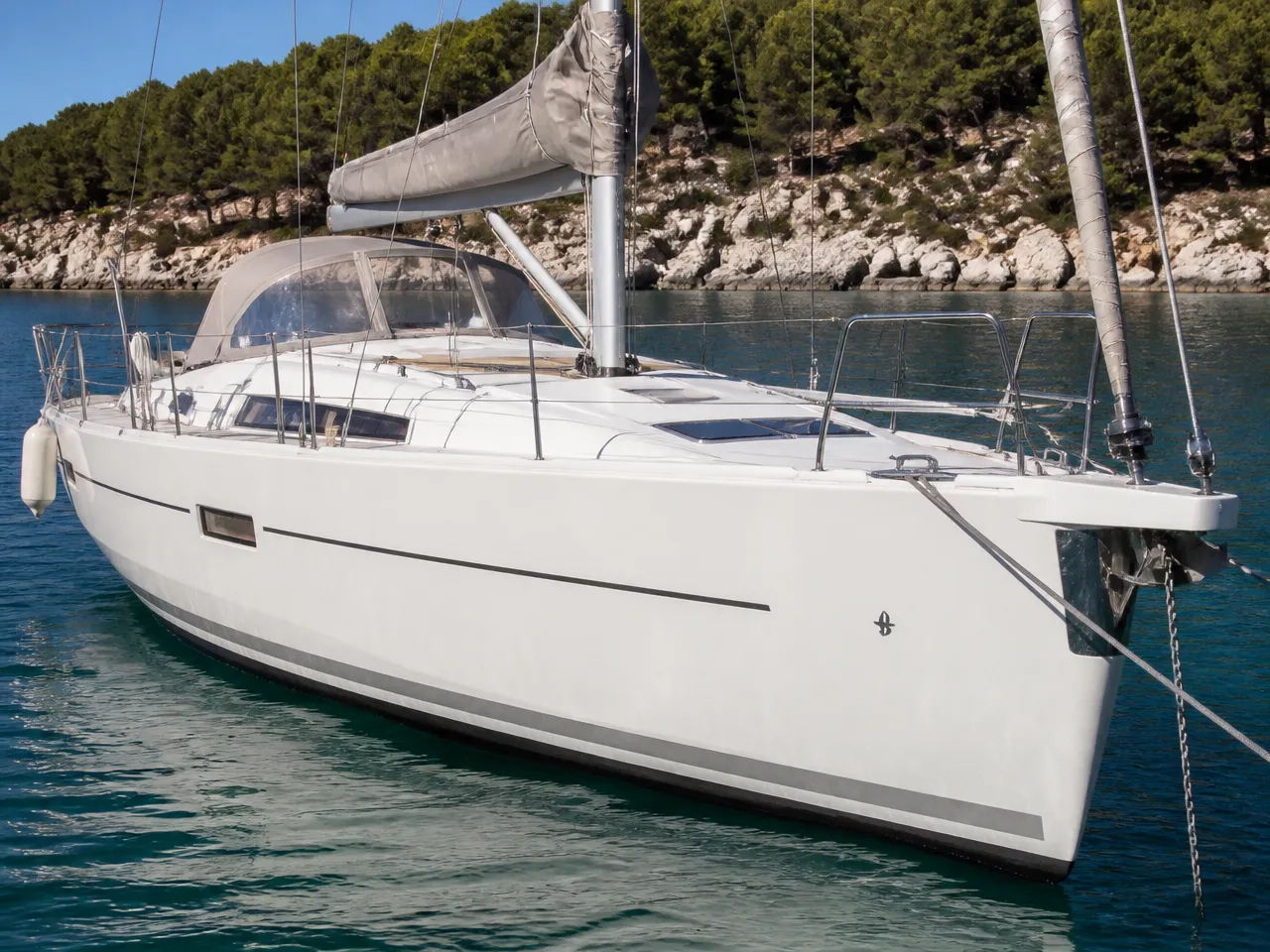 Dufour 40 — front