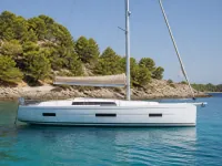 Dufour 430 Grand Large — side