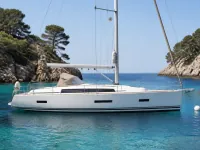 Dufour 44 Performance — сбоку