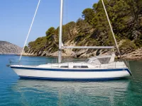 Hallberg-Rassy Mistral 33 — сбоку