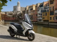 Kymco SuperDink 125 — frontal