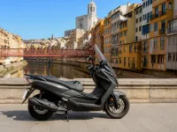 Kymco SuperDink 125 — lateral