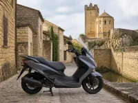 Suzuki Burgman 125 — сбоку
