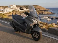 Suzuki Burgman 200 — frontal