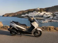 Suzuki Burgman 200 — lateral