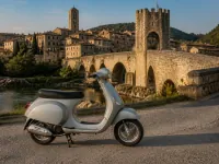 Vespa Primavera 75 — seitlich