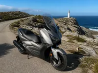 Yamaha XMAX 300 — vorn