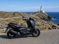 Yamaha XMAX 300 — seitlich