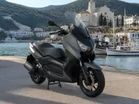 Yamaha XMAX 400 — vorn