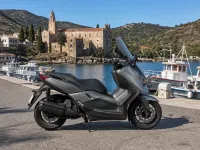 Yamaha XMAX 400 — seitlich