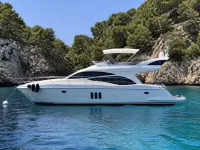 Azimut 55 Fly — seitlich