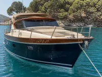 Gozzo Positano 32 — front