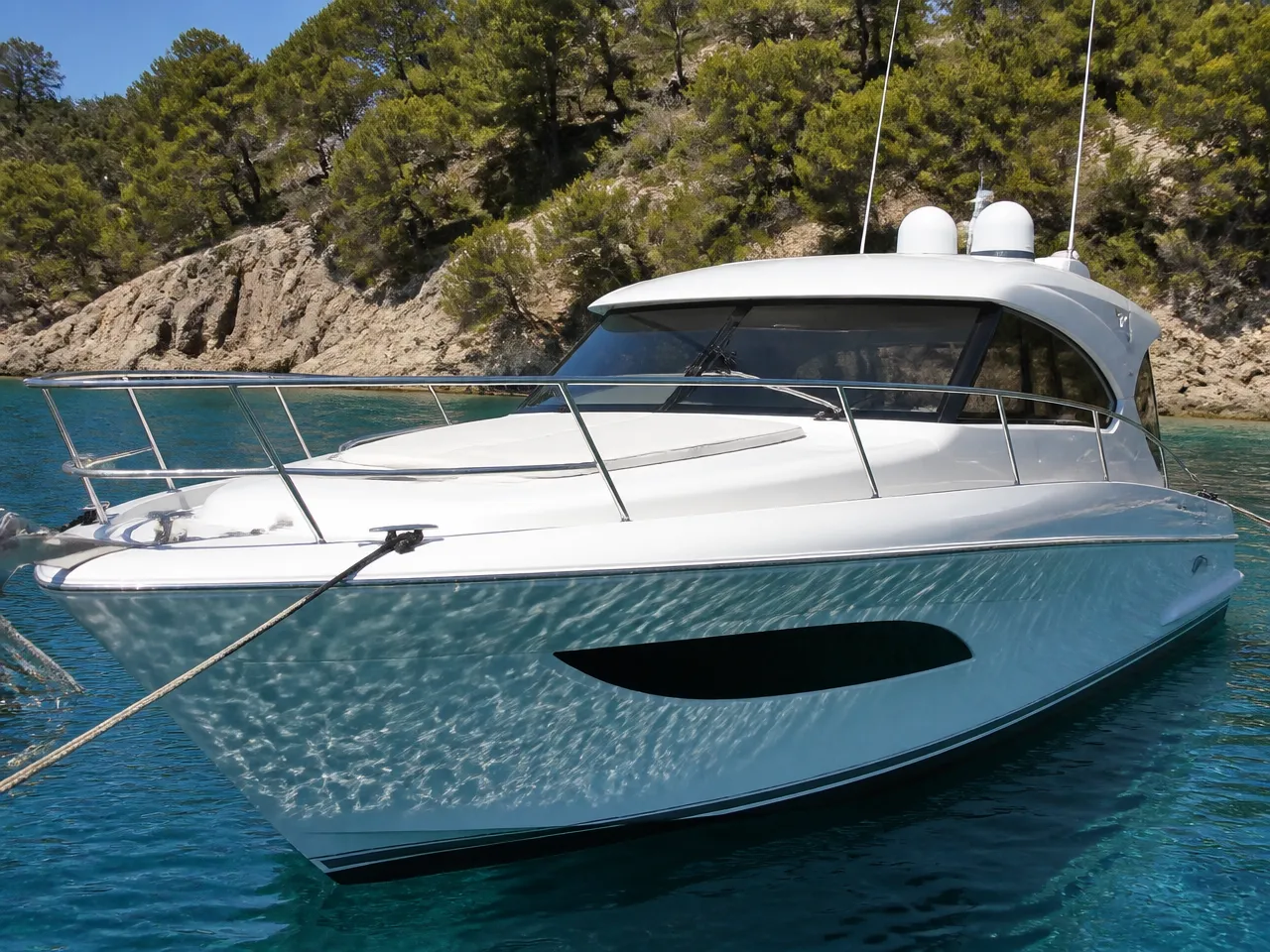 Riviera 43 Offshore — frontal