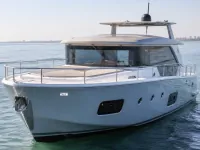 Azimut Magellano 43 — front
