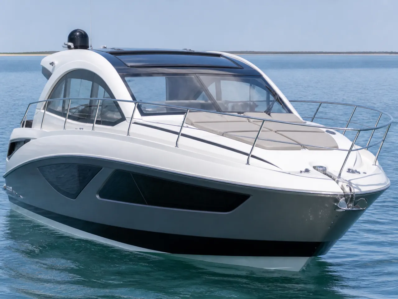 Beneteau Gran Turismo 41 — спереди