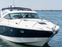 Fairline 40 — спереди