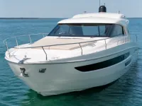Ferretti Yachts Altura 40 — الأمام